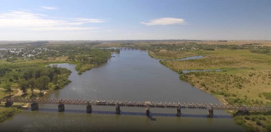 Puente ferroviario sobre el Rio Negro